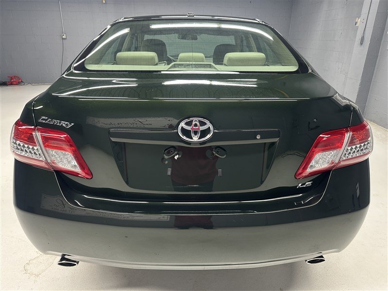 Used 2011 Toyota Camry LE FWD image 6