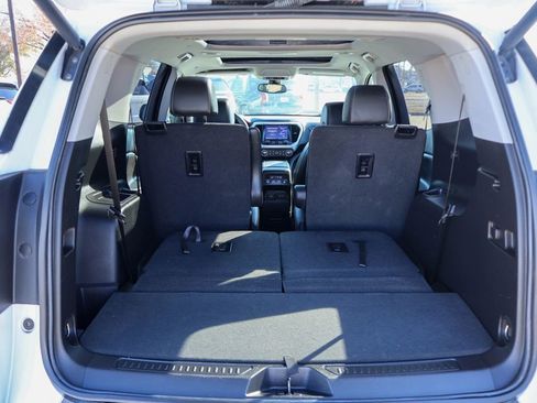 Used 2023 GMC Acadia SLT w/ Preferred Package image 27