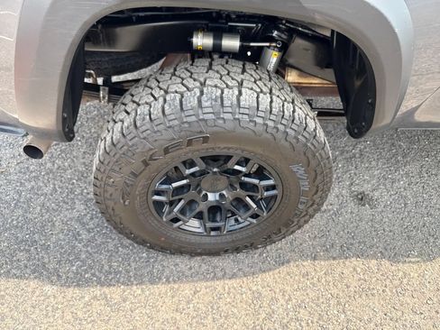Used 2022 Toyota Tacoma TRD Off-Road AWD/4WD image 36