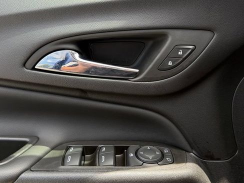 Used 2023 Chevrolet Equinox LT FWD image 21