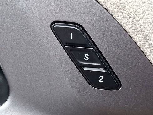 Used 2023 Chrysler Pacifica Touring-L image 26