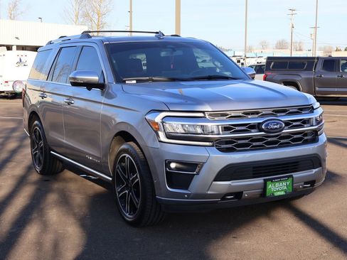 Used 2024 Ford Expedition Platinum image 9