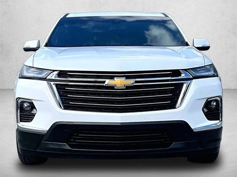 Used 2023 Chevrolet Traverse LT image 3