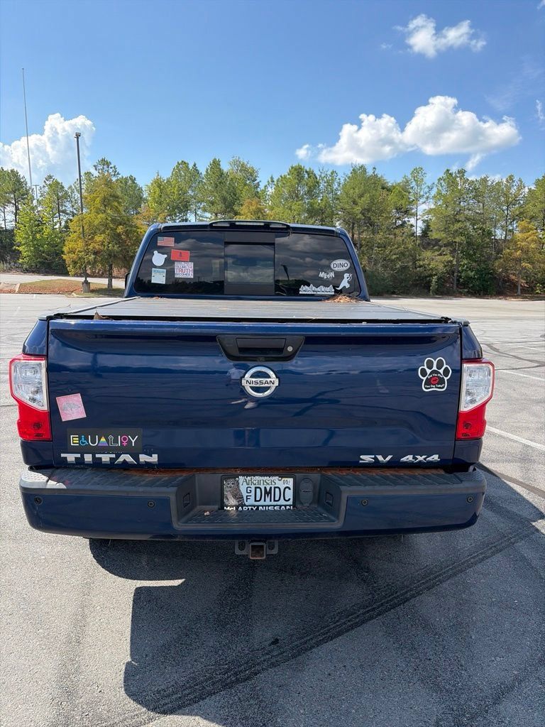 Used 2019 Nissan Titan SV w/ SV Convenience Package AWD/4WD image 9