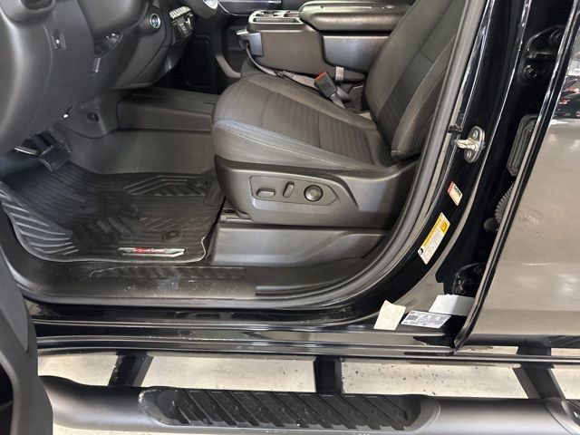 Used 2022 Chevrolet Silverado 1500 Custom Trail Boss w/ Midnight Edition AWD/4WD image 32