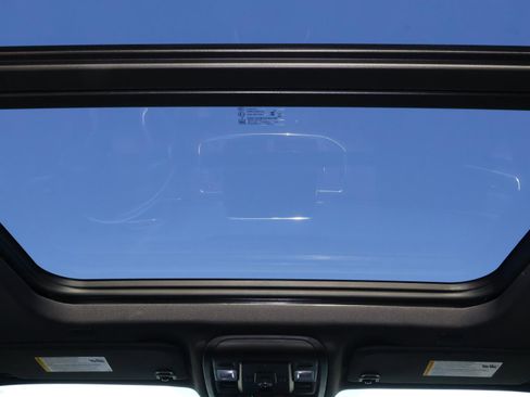 Used 2024 Chevrolet Tahoe Z71 w/ Luxury Package image 12