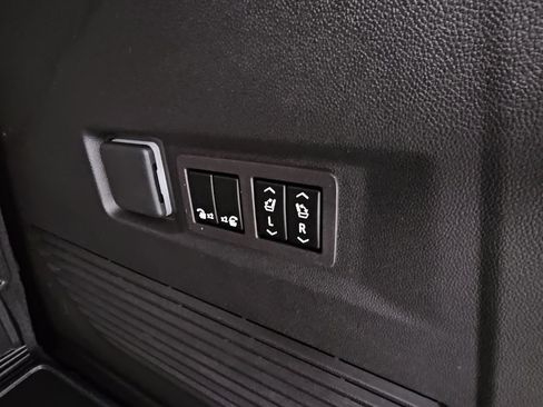 Certified 2024 GMC Yukon Denali Ultimate image 40