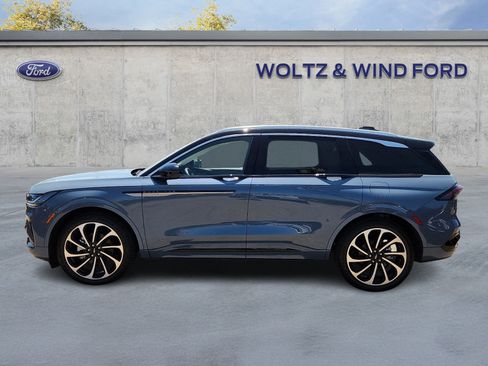 Used 2025 Lincoln Nautilus Black Label AWD/4WD image 4