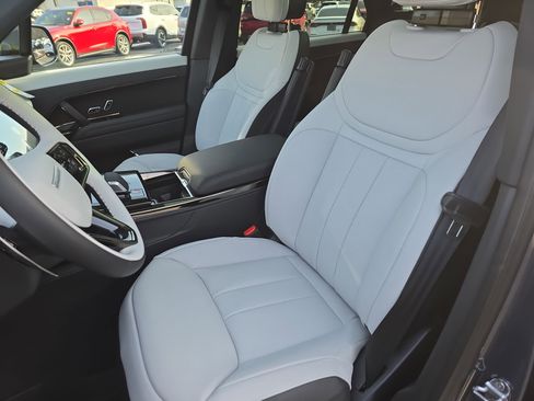 New 2026 Land Rover Range Rover Sport Dynamic SE image 15