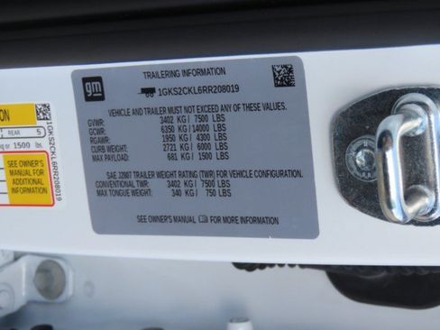 Used 2024 GMC Yukon AT4 w/ AT4 Premium Package AWD/4WD image 32