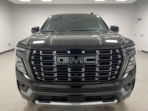 Used 2025 GMC Yukon Denali Ultimate w/ LPO, Floor Liner Package image 3