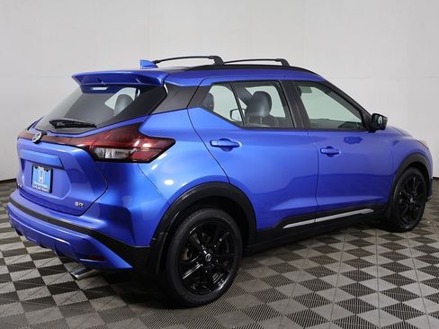 Used 2021 Nissan Kicks SR w/ SR Premium Package image 11