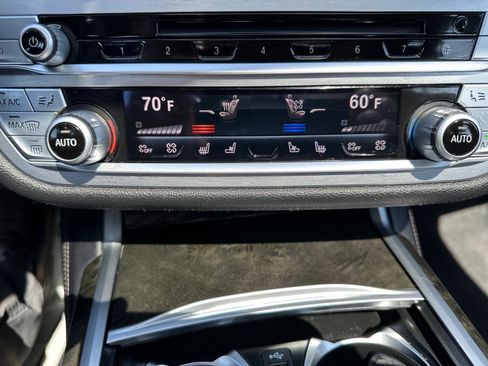Used 2020 BMW 745e xDrive AWD/4WD image 46