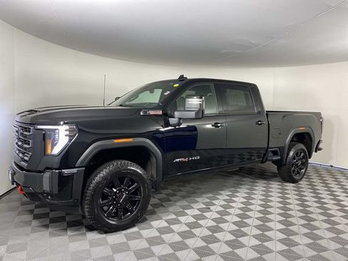Used 2024 GMC Sierra 2500 AT4 AWD/4WD image 4