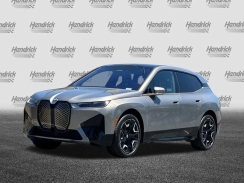 Used 2023 BMW iX xDrive50 w/ Sport Package AWD/4WD image 9