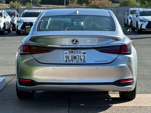 Used 2022 Lexus ES 300h w/ Premium Package FWD image 5