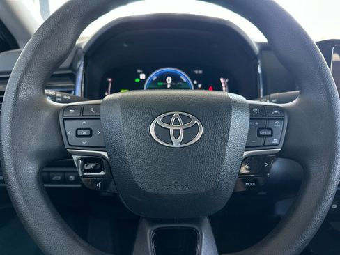 Used 2025 Toyota Camry LE FWD image 20