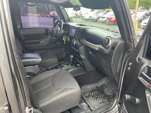 Used 2017 Jeep Wrangler Unlimited Sport w/ Connectivity Group AWD/4WD image 21
