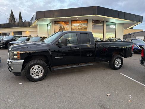 Used 2011 Chevrolet Silverado 2500 LT w/ Interior Plus Package image 2