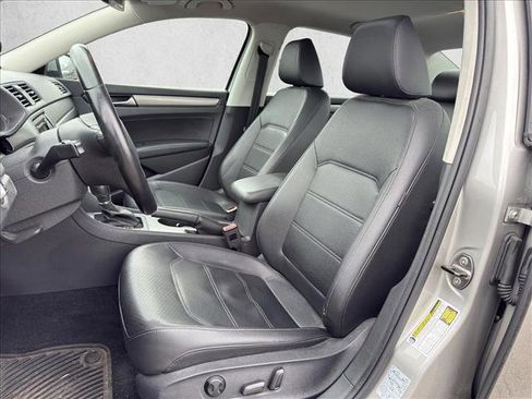 Used 2014 Volkswagen Passat 1.8T SE image 12