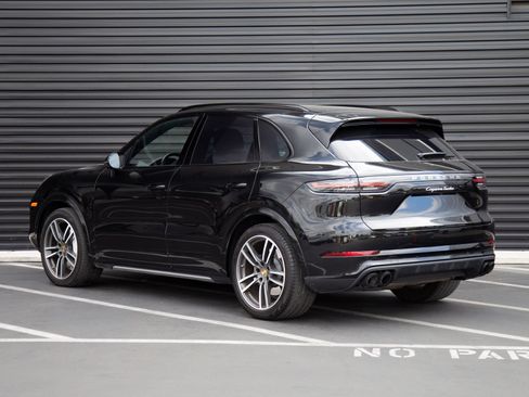 Certified 2023 Porsche Cayenne Turbo AWD/4WD image 3
