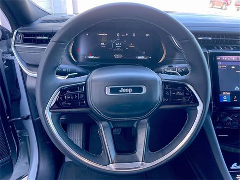 Used 2024 Jeep Grand Cherokee Overland image 14