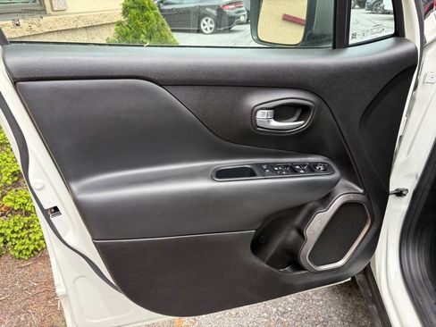 Used 2019 Jeep Renegade Limited AWD/4WD image 31