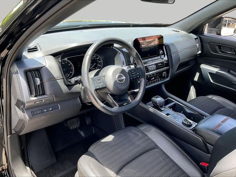 Used 2025 Nissan Pathfinder Rock Creek AWD/4WD image 16