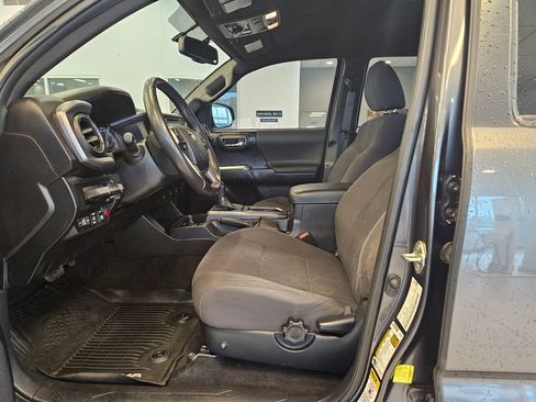 Used 2017 Toyota Tacoma TRD Off-Road w/ Tow Package (A/T) AWD/4WD image 12