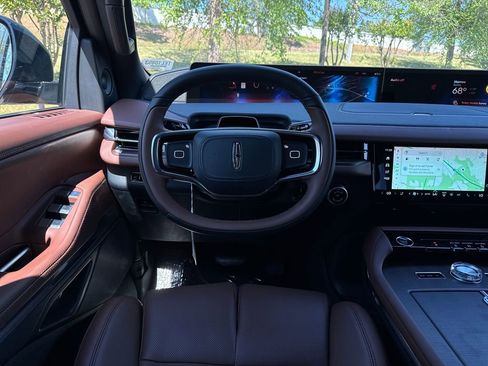 New 2026 Lincoln Navigator Reserve AWD/4WD image 14