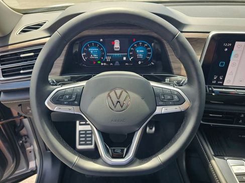 Certified 2025 Volkswagen Atlas SEL Premium R-Line AWD/4WD image 16