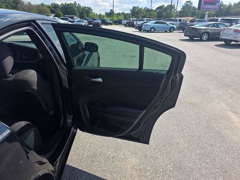 Used 2020 Dodge Charger SXT RWD image 12
