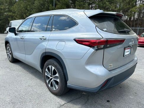 Used 2022 Toyota Highlander XLE image 4