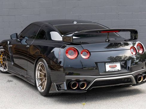 Used 2017 Nissan GT-R Premium w/ Premium Interior Package AWD/4WD image 3