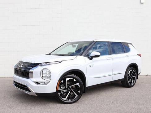 New 2025 Mitsubishi Outlander SE image 19