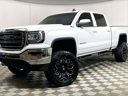 Used 2018 GMC Sierra 1500 SLE image 2
