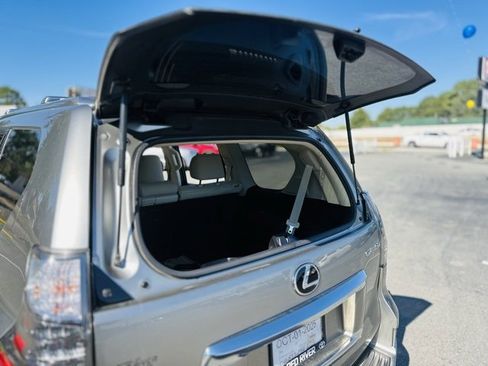 Used 2023 Lexus GX 460 Premium image 17