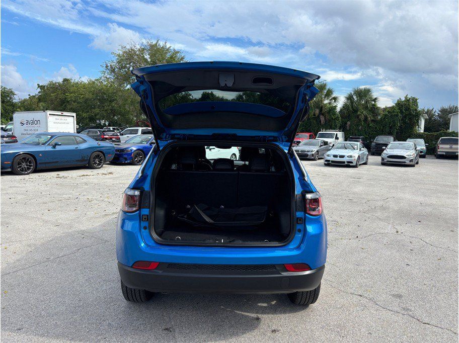 Used 2024 Jeep Compass Latitude AWD/4WD image 41