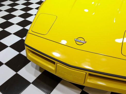 Used 1990 Chevrolet Corvette ZR-1 RWD image 12