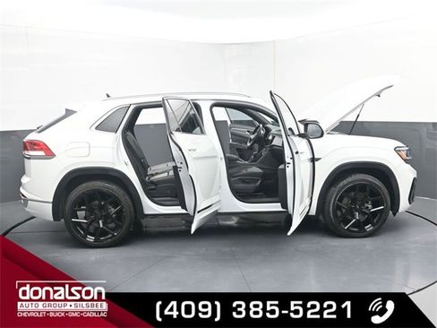 Used 2020 Volkswagen Atlas Cross Sport SEL R-Line image 21
