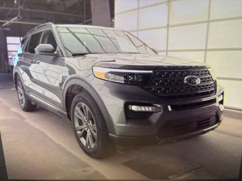 Certified 2023 Ford Explorer XLT w/ Equipment Group 202A AWD/4WD image 4
