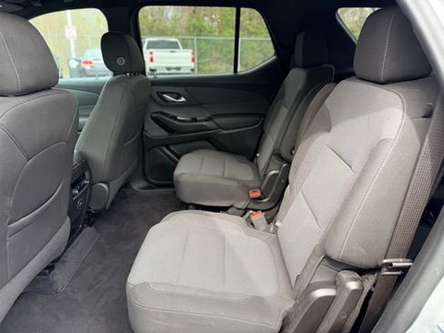 Used 2022 Chevrolet Traverse LT FWD image 25