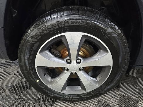 Used 2019 Jeep Cherokee Limited image 12