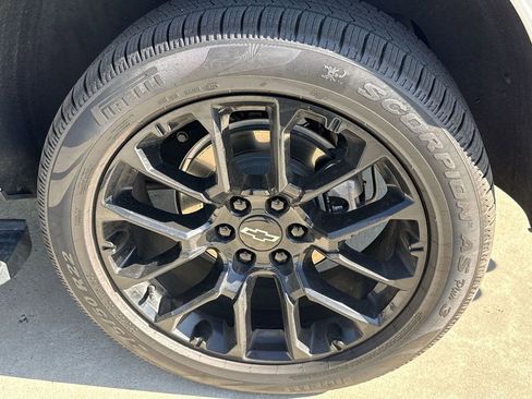 Used 2024 Chevrolet Suburban High Country w/ Advanced Technology Package AWD/4WD image 31