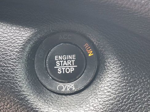 Used 2019 Jeep Cherokee Trailhawk w/ Cold Weather Group image 27