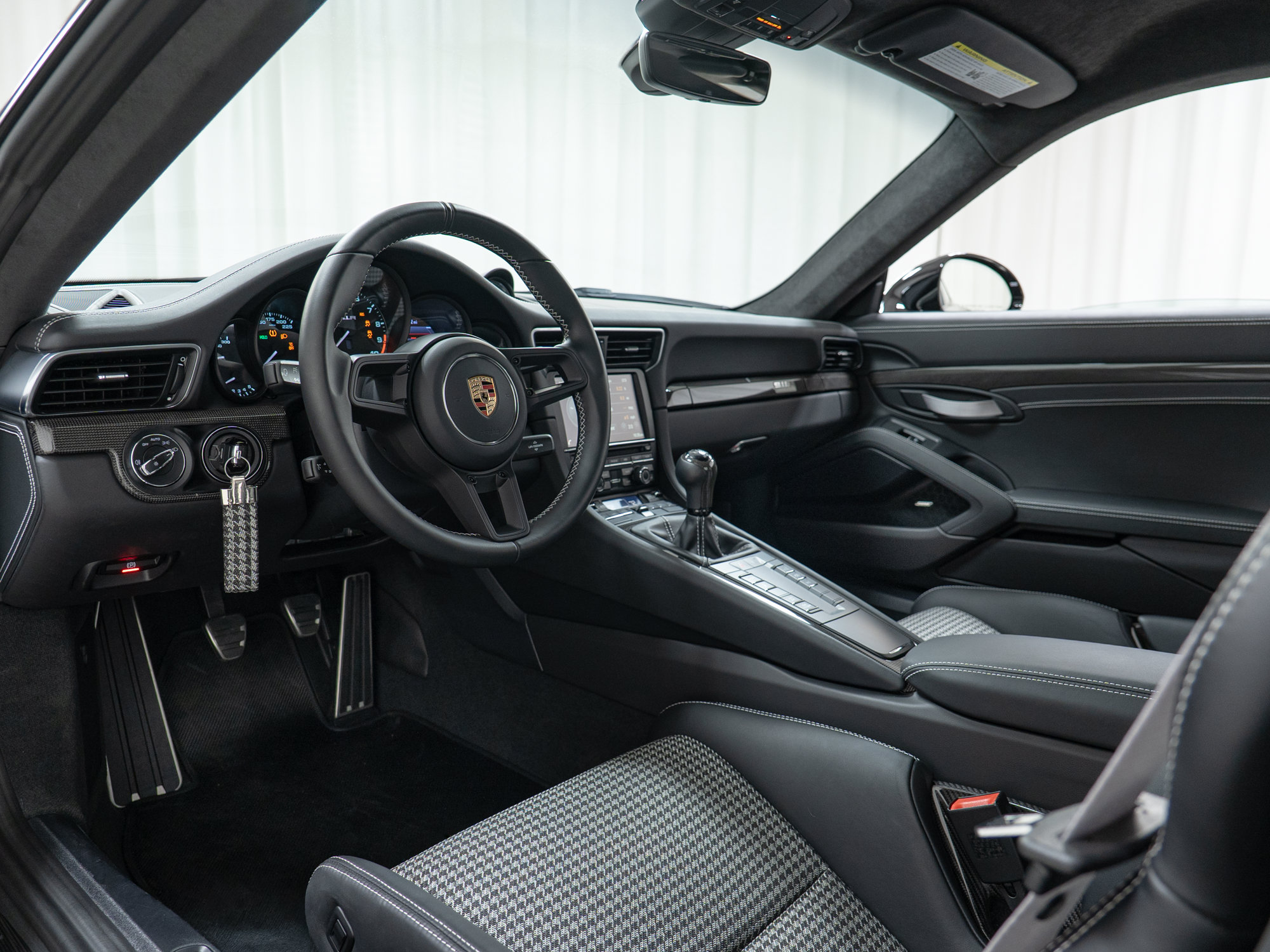 Used 2016 Porsche 911 R RWD image 4