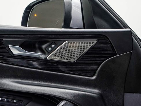 Used 2020 Jaguar XE S image 31