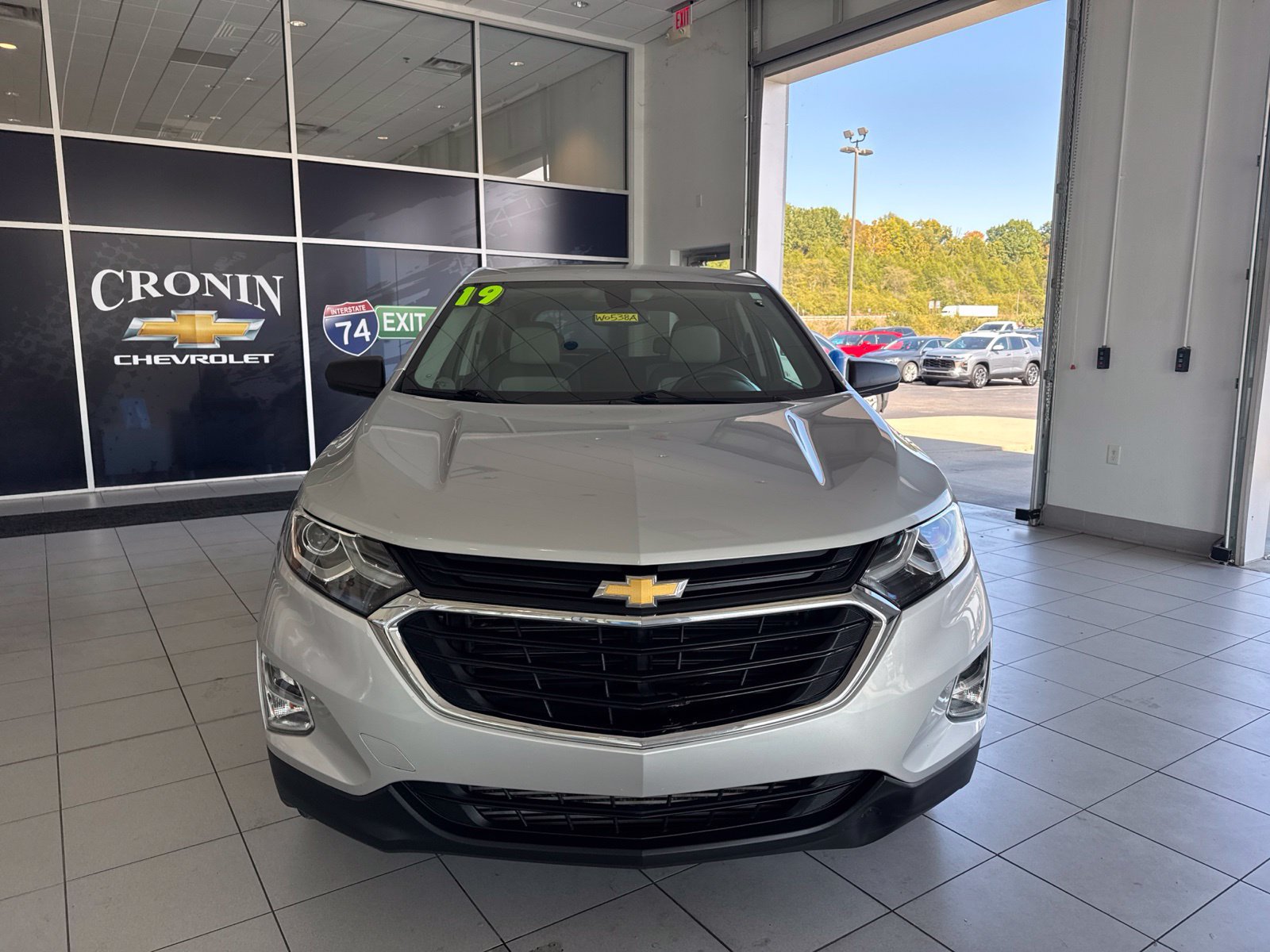 Used 2019 Chevrolet Equinox LS w/ LS Convenience Package FWD image 2