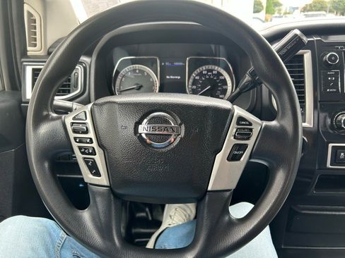 Used 2019 Nissan Titan S image 11