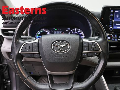 Used 2022 Toyota Highlander XLE AWD/4WD image 10